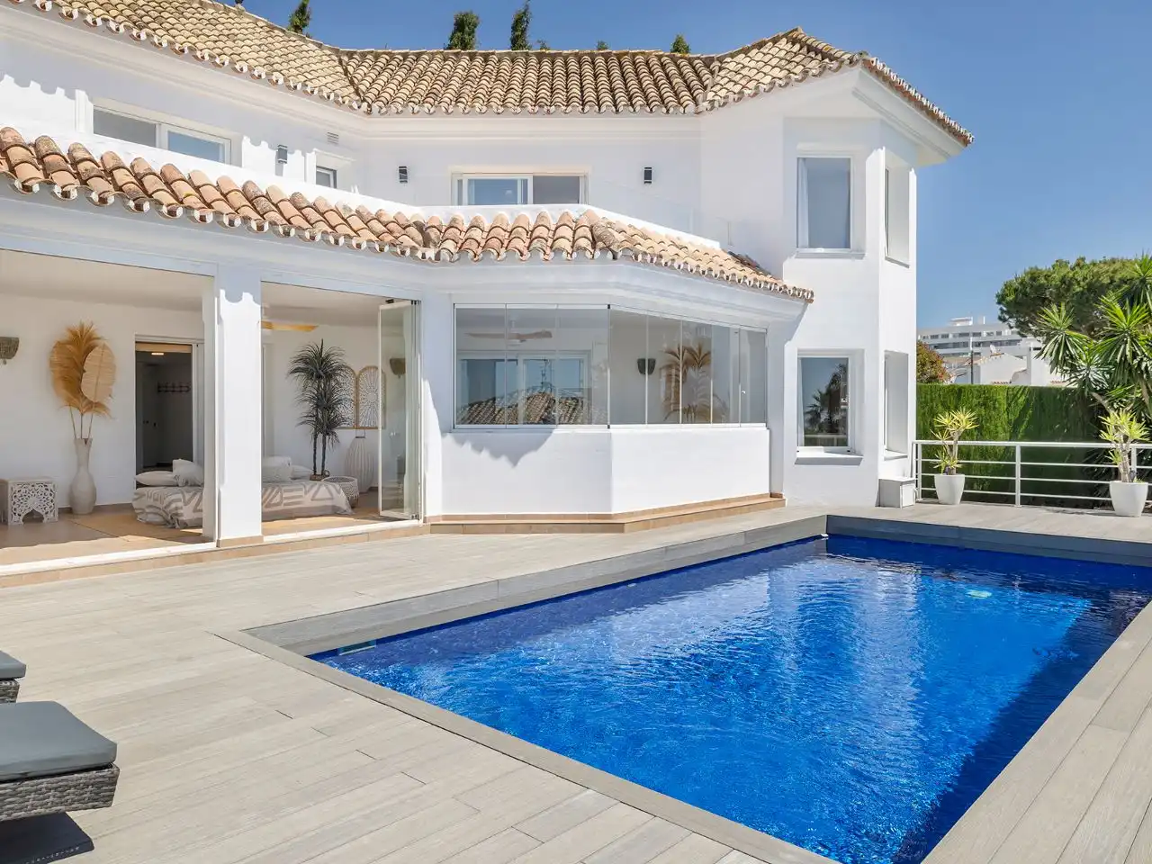 Country homes for sale in Guadalobón Swimming pool of Country homes for sale in Estepona with Air Conditioner, Heating and Private garden