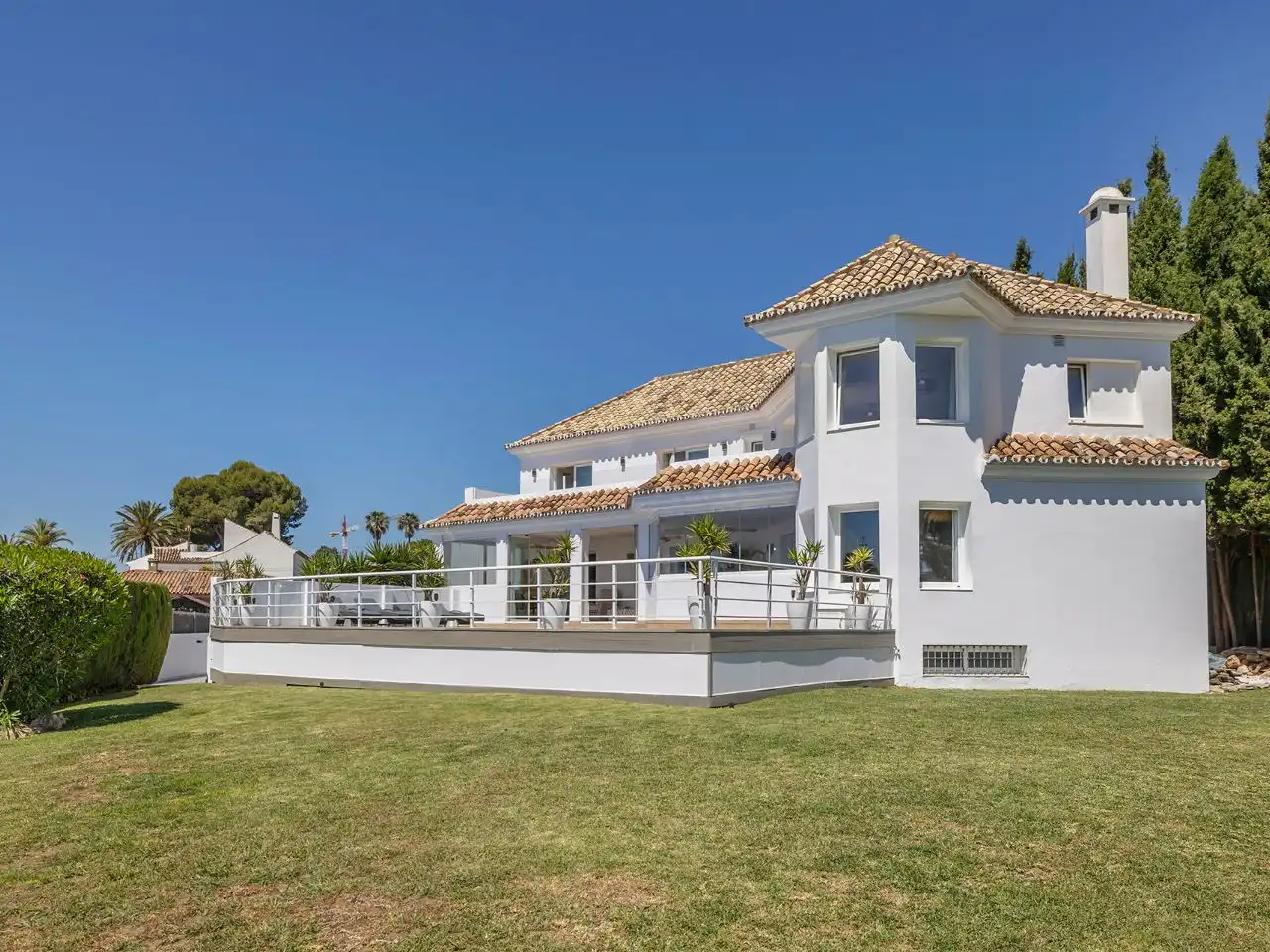 Country homes for sale in Guadalobón Garden of Country homes for sale in Estepona with Air Conditioner, Heating and Private garden