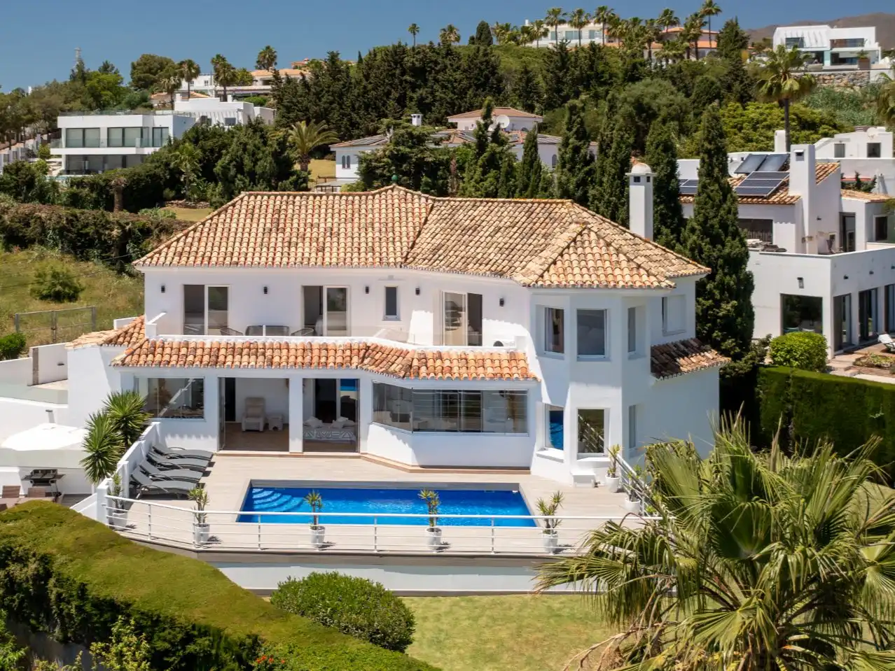 Country homes for sale in Guadalobón Exterior view of Country homes for sale in Estepona with Air Conditioner, Heating and Private garden