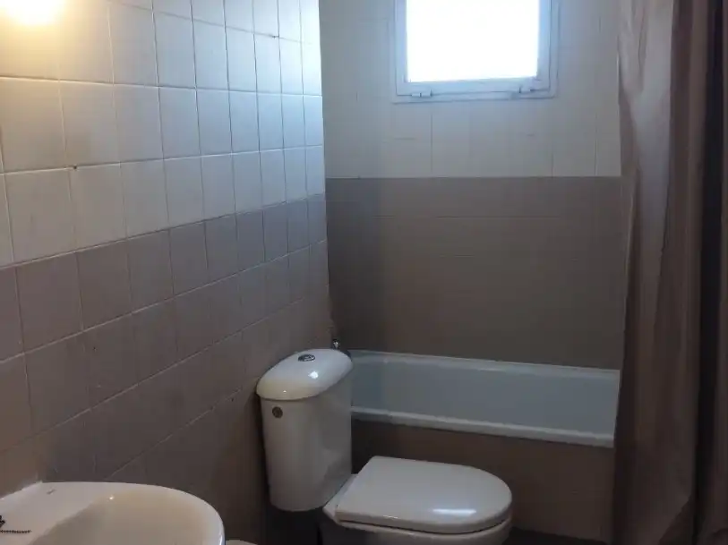 Piso en venta en Calle Cerro de la Atalaya, 9, Lepanto Baño de Piso en venta en Mairena del Aljarafe con Trastero y Balcón