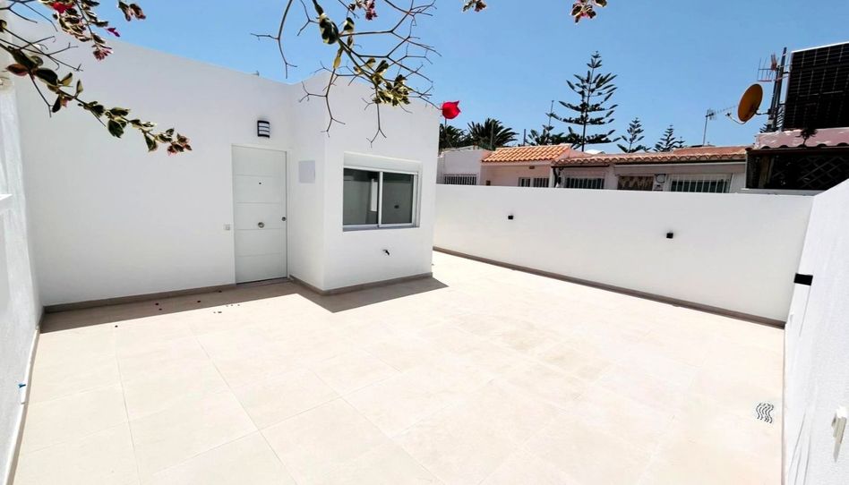 Casa o chalet en venta en Avenida Jose Antonio Tavio, 17, Costa del Silencio, Arona - imagen 1 Foto 1 de Casa o chalet en venta en Avenida Jose Antonio Tavio, 17, Costa del Silencio, Arona