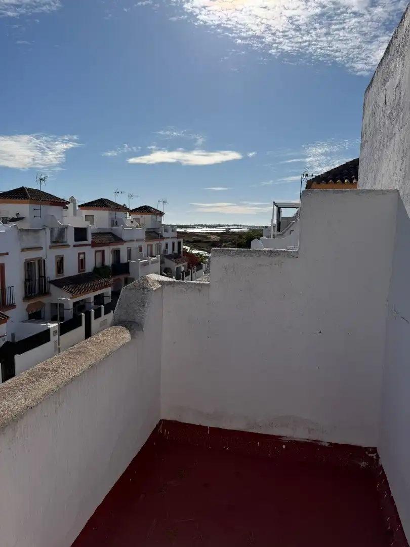 Vista exterior de Casa adosada en venda en Chiclana de la Frontera amb Forn, Rentadora i Microones