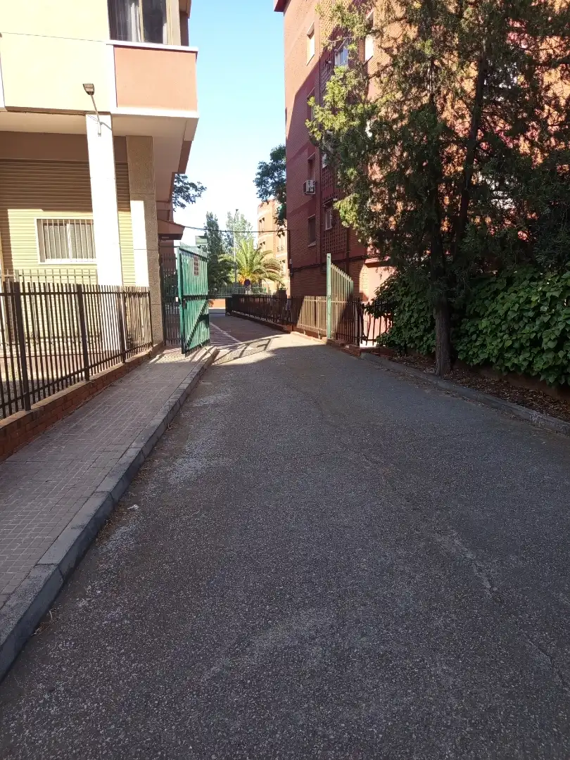 Vista exterior de Garaje de alquiler en Sant Boi de Llobregat