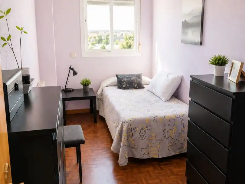 Bedroom of Flat for sale in  Madrid Capital