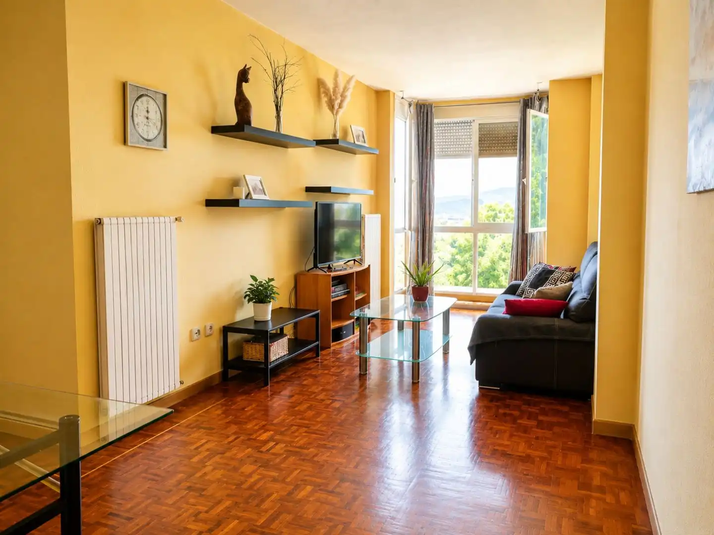 Living room of Flat for sale in  Madrid Capital