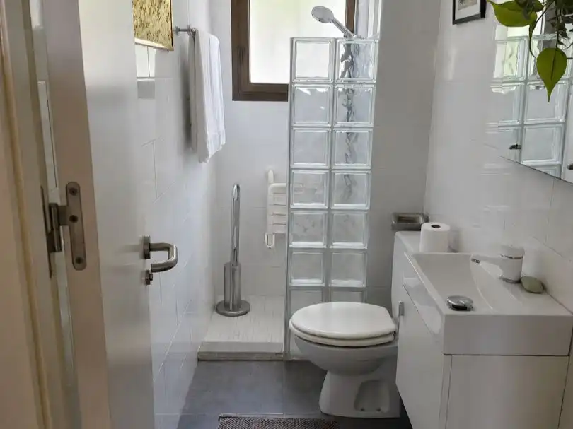 Houses for sale in Carrer de la Mora, 3, El Montgó Bathroom of Houses for sale in Dénia with Air Conditioner, Heating and Private garden