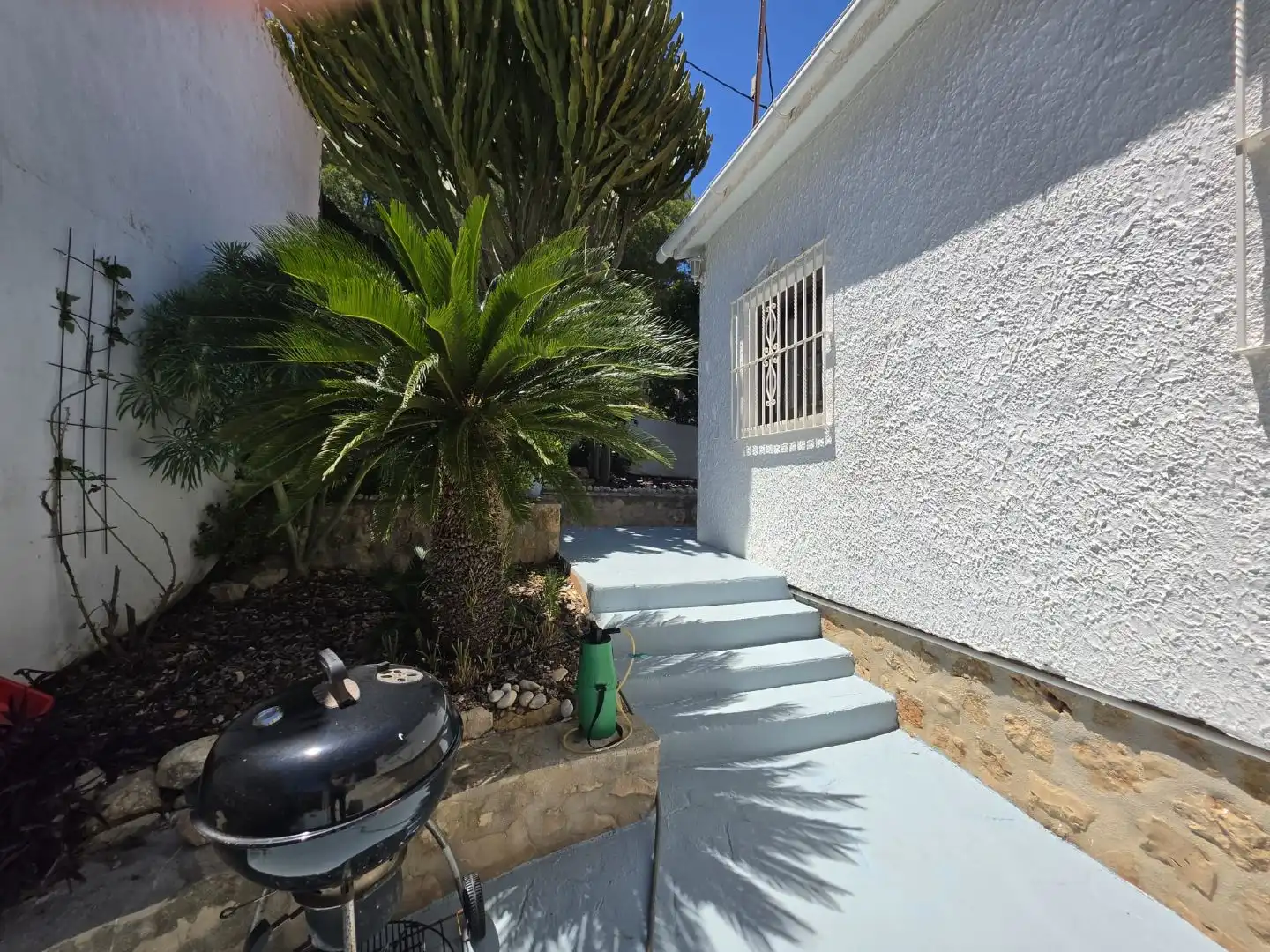 Houses for sale in Carrer de la Mora, 3, El Montgó Exterior view of Houses for sale in Dénia with Air Conditioner, Heating and Private garden