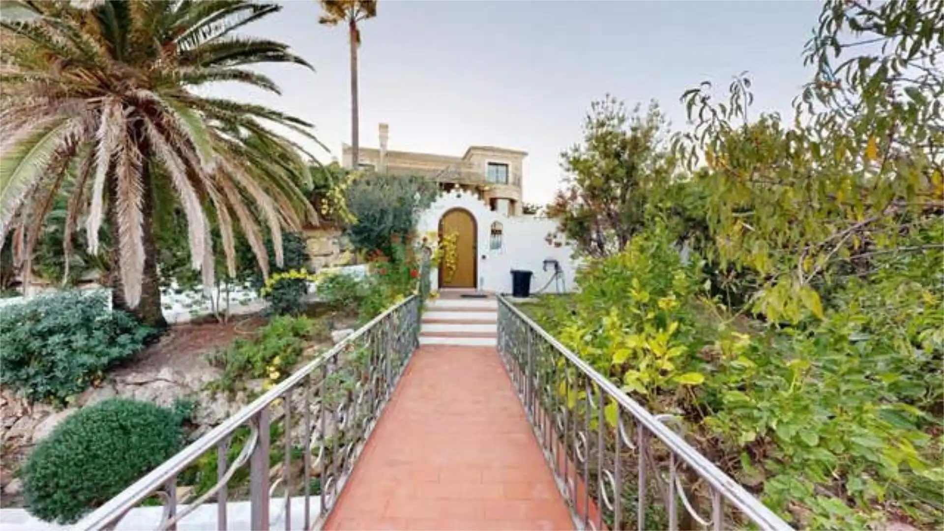 Casa adosada en venta en Buenas Noches Jardín de Casa adosada en venta en Estepona con Terraza y Piscina