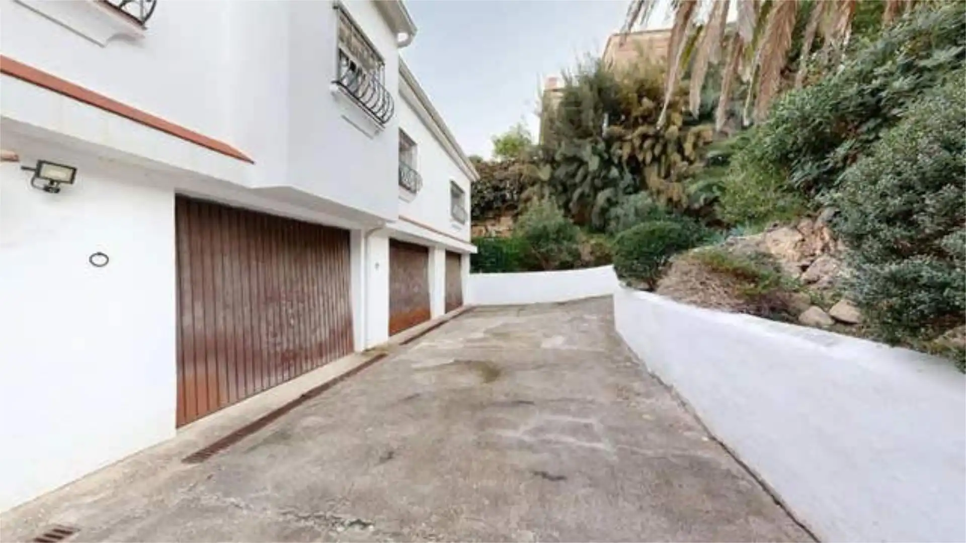 Casa adosada en venta en Buenas Noches Vista exterior de Casa adosada en venta en Estepona con Terraza y Piscina