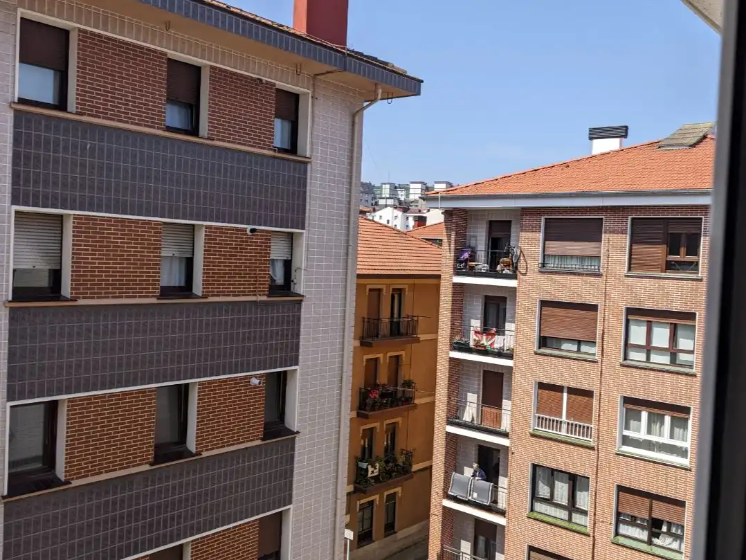 Piso en venta en Bailen Kalea, 3, Azeta - Abatxolo Vista exterior de Piso en venta en Portugalete con Balcón