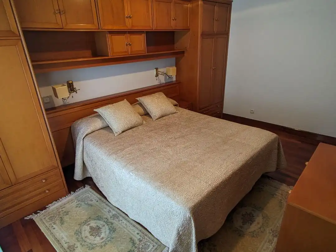 Piso en venta en Bailen Kalea, 3, Azeta - Abatxolo Habitación de Piso en venta en Portugalete con Balcón