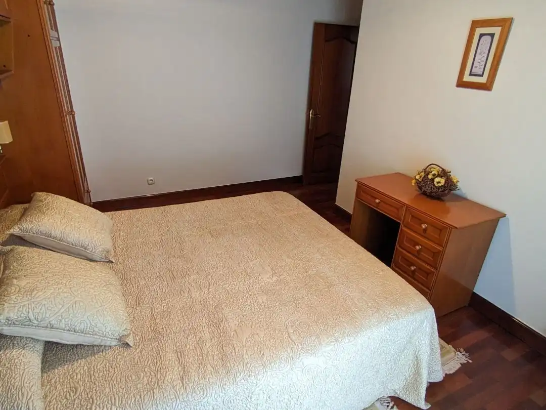Piso en venta en Bailen Kalea, 3, Azeta - Abatxolo Habitación de Piso en venta en Portugalete con Balcón