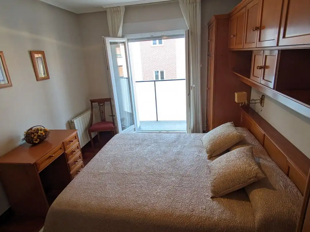 Piso en venta en Bailen Kalea, 3, Azeta - Abatxolo Habitación de Piso en venta en Portugalete con Balcón