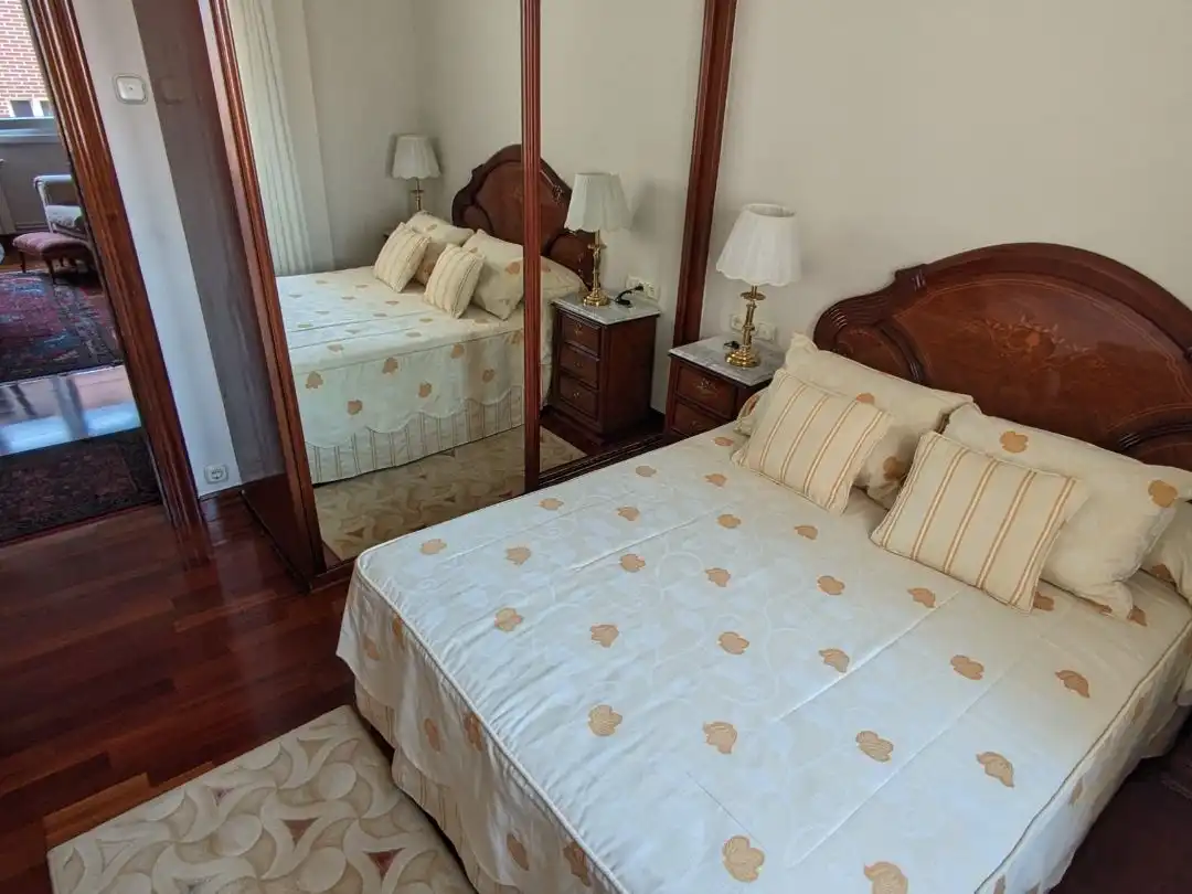 Piso en venta en Bailen Kalea, 3, Azeta - Abatxolo Habitación de Piso en venta en Portugalete con Balcón