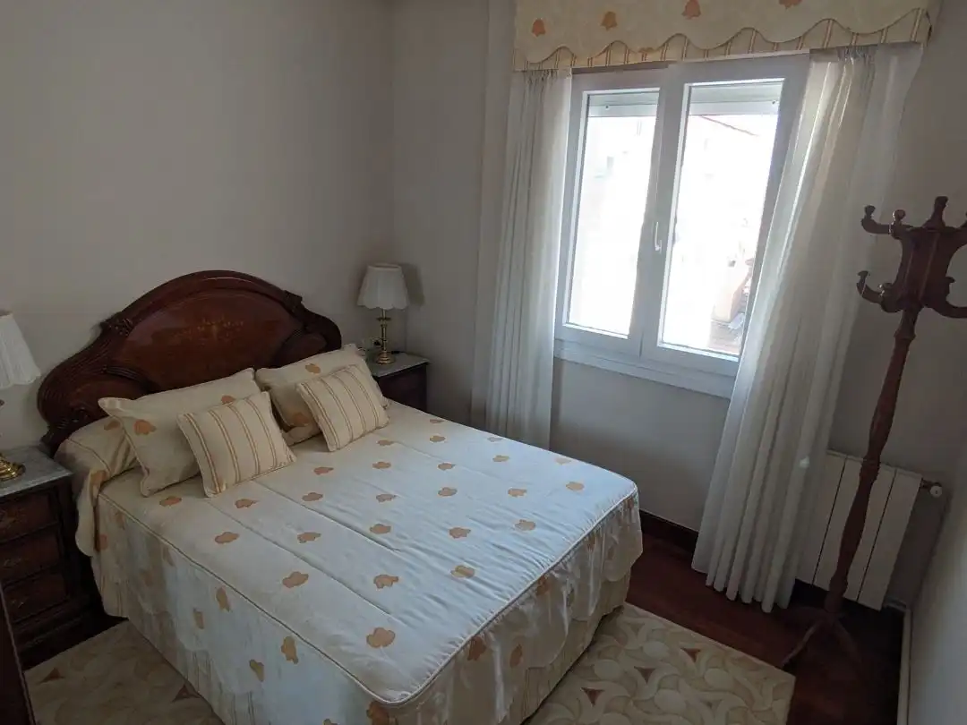 Piso en venta en Bailen Kalea, 3, Azeta - Abatxolo Habitación de Piso en venta en Portugalete con Balcón