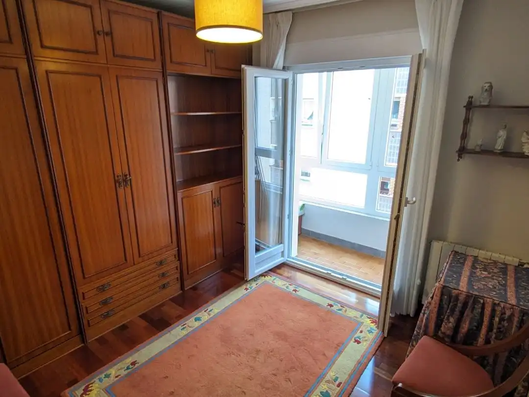 Piso en venta en Bailen Kalea, 3, Azeta - Abatxolo Habitación de Piso en venta en Portugalete con Balcón