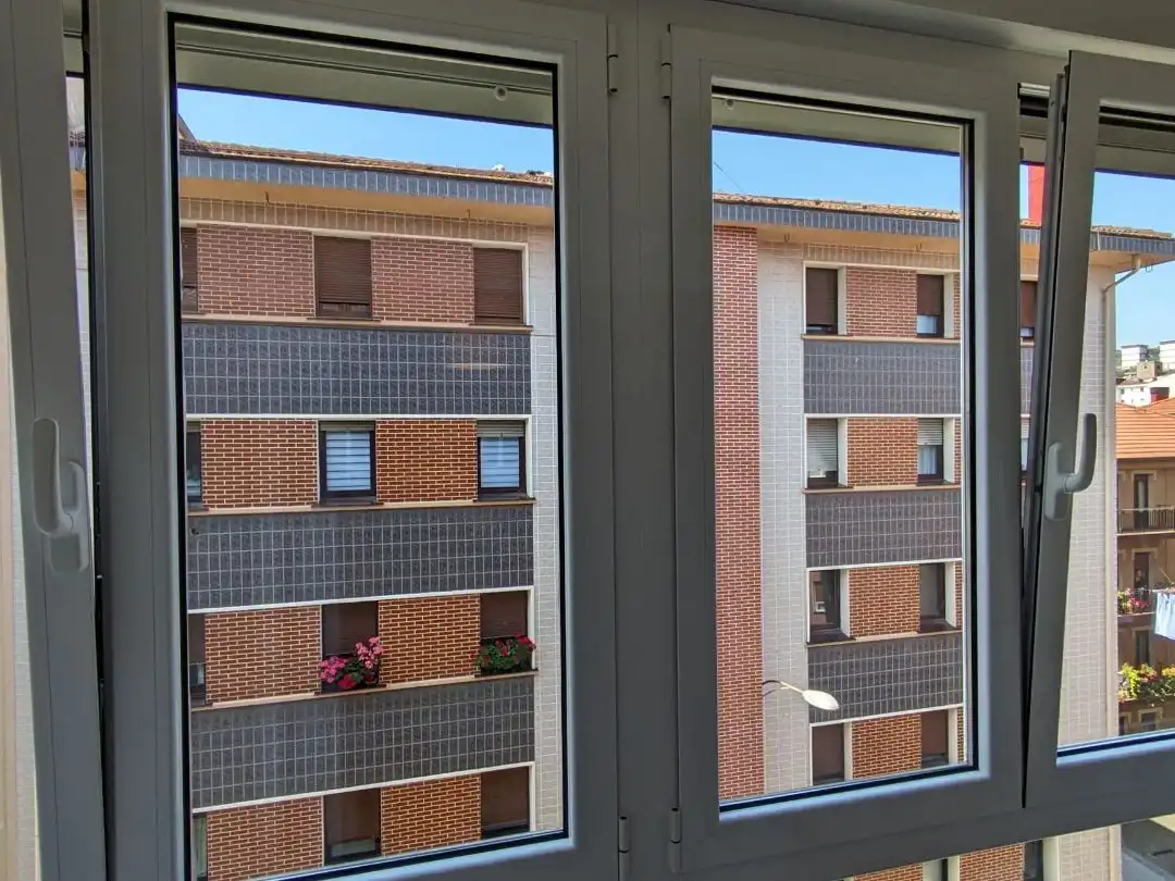 Piso en venta en Bailen Kalea, 3, Azeta - Abatxolo Terraza de Piso en venta en Portugalete con Balcón