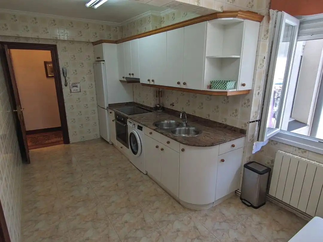 Piso en venta en Bailen Kalea, 3, Azeta - Abatxolo Cocina de Piso en venta en Portugalete con Balcón