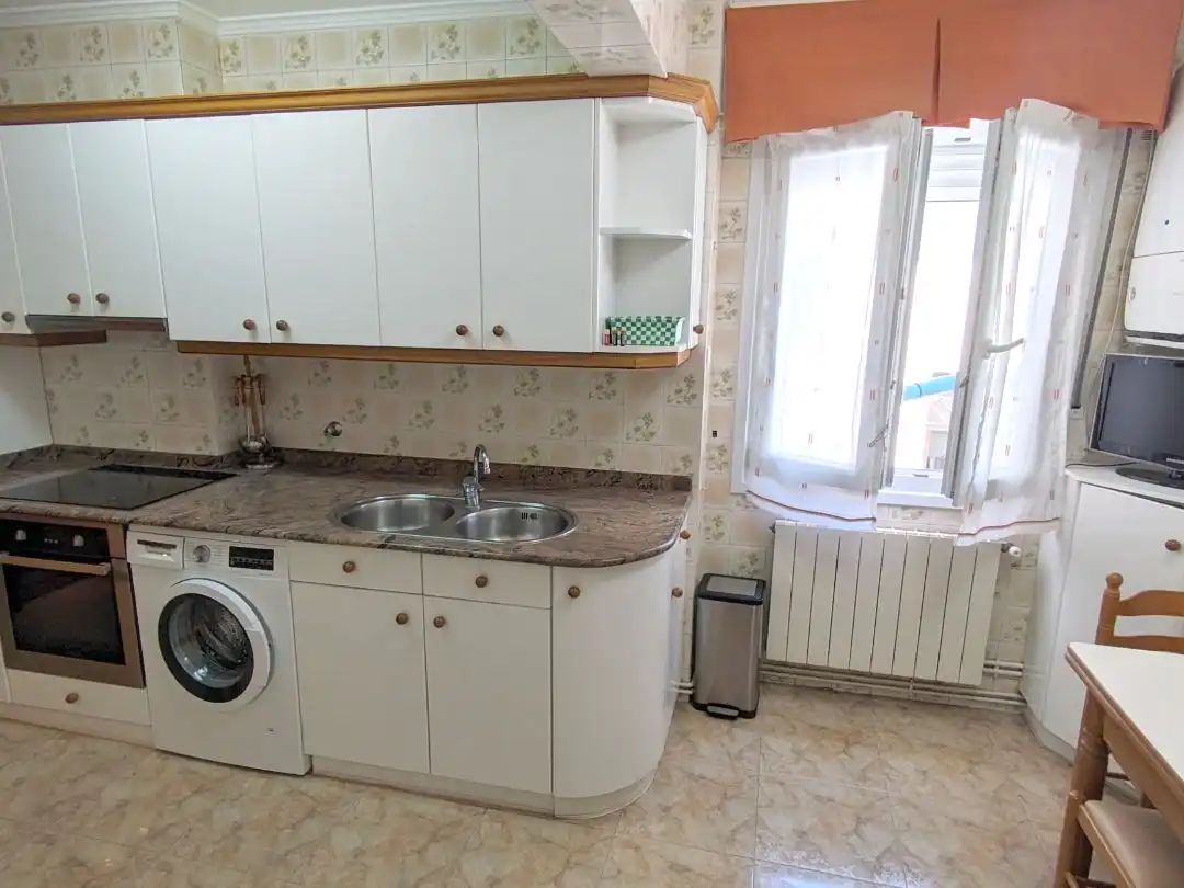 Piso en venta en Bailen Kalea, 3, Azeta - Abatxolo Cocina de Piso en venta en Portugalete con Balcón