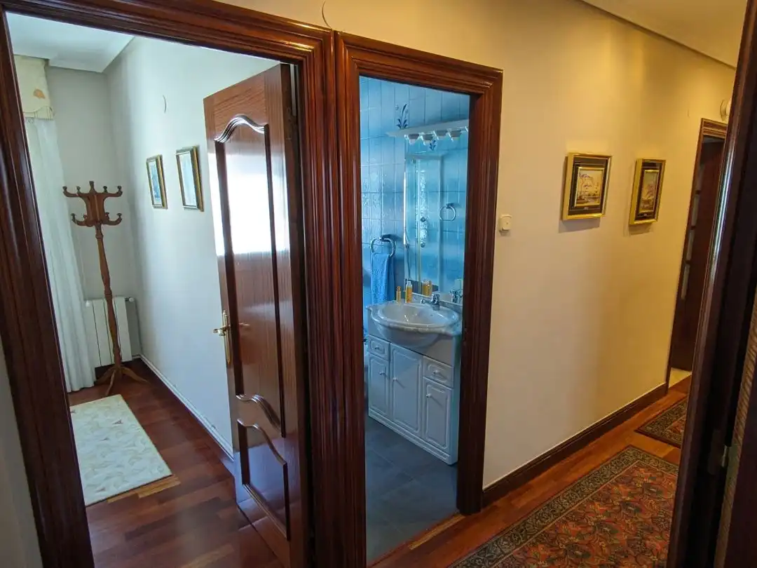 Piso en venta en Bailen Kalea, 3, Azeta - Abatxolo Baño de Piso en venta en Portugalete con Balcón