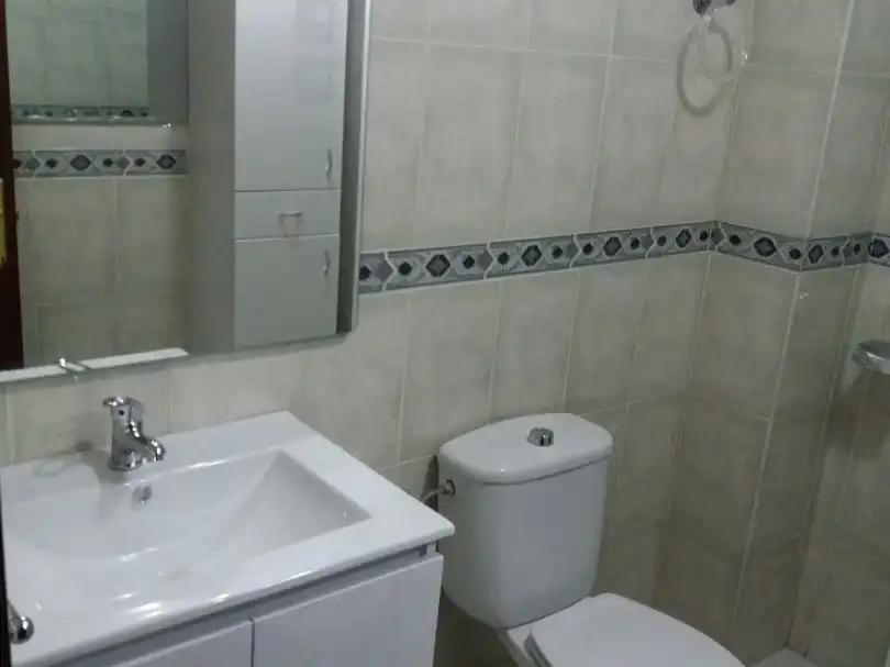 Room in Avenida de América, 45, Barrio de Zaidín Bathroom of Flat for share in Granada with Furnished, Balcony and Video intercom
