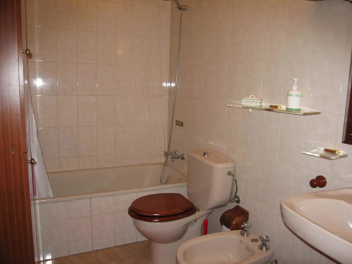 Wohnung zur Miete in Calle del General Elorza, 27, Salesas - Foncalada - Campoamor Badezimmer von Wohnung zur Miete in Oviedo