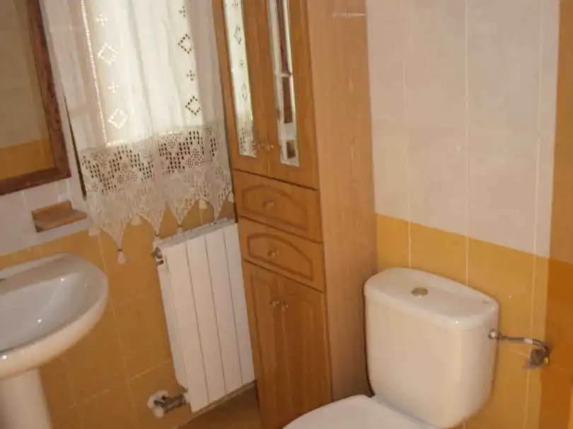 Piso de alquiler en Avenida de Zaragoza, 76, Biescas Baño de Piso de alquiler en Biescas con Calefacción, Parquet y Amueblado