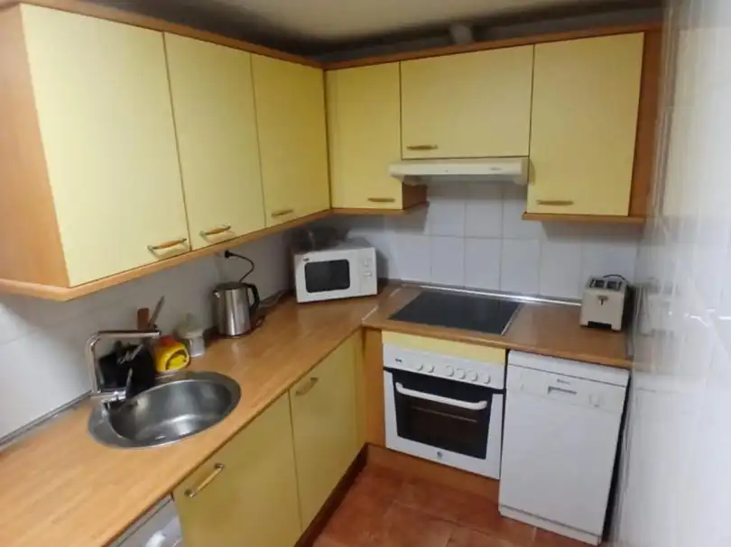 Piso de alquiler en Avenida de Zaragoza, 76, Biescas Cocina de Piso de alquiler en Biescas con Calefacción, Parquet y Amueblado