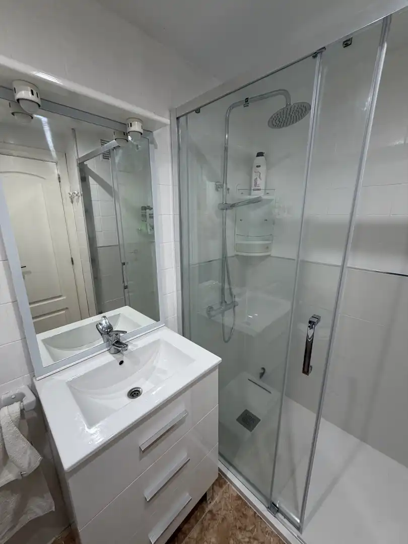 Apartamento de alquiler en Carrer Gandia, 4, Daimús Baño de Apartamento de alquiler en Daimús con Aire acondicionado, Calefacción y Jardín privado