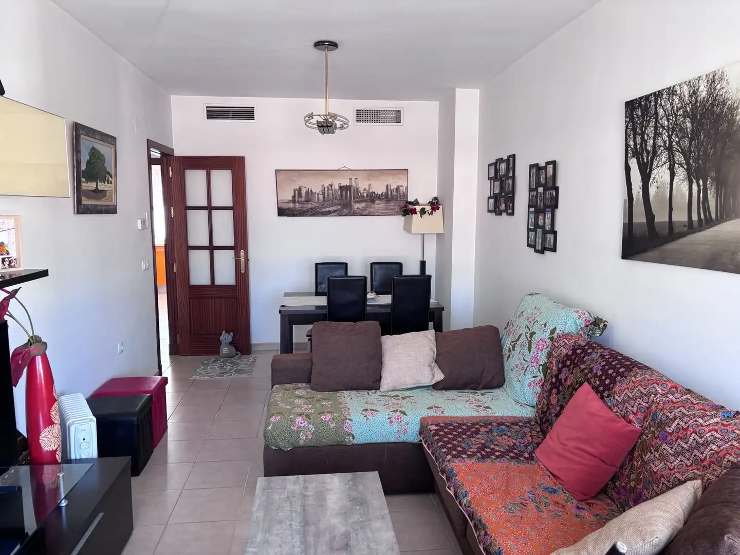 Wohnung zum Verkauf in Calle Gerbera, 2, La Banda - Campo de Fútbol Wohnzimmer von Wohnung zum Verkauf in Chiclana de la Frontera mit Klimaanlage und Balkon