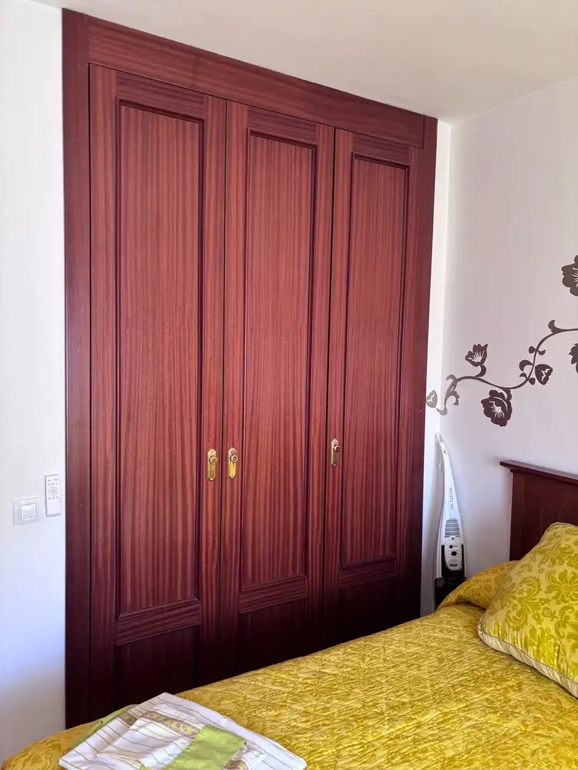 Wohnung zum Verkauf in Calle Gerbera, 2, La Banda - Campo de Fútbol Schlafzimmer von Wohnung zum Verkauf in Chiclana de la Frontera mit Klimaanlage und Balkon