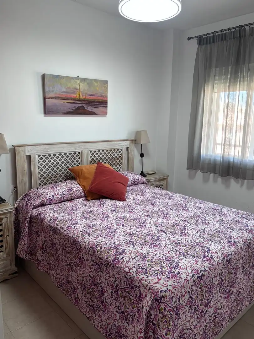 Wohnung zum Verkauf in Calle Gerbera, 2, La Banda - Campo de Fútbol Schlafzimmer von Wohnung zum Verkauf in Chiclana de la Frontera mit Klimaanlage und Balkon