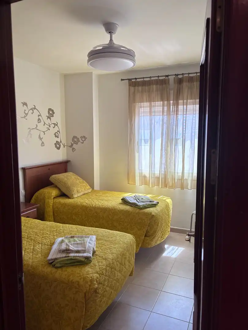 Wohnung zum Verkauf in Calle Gerbera, 2, La Banda - Campo de Fútbol Schlafzimmer von Wohnung zum Verkauf in Chiclana de la Frontera mit Klimaanlage und Balkon