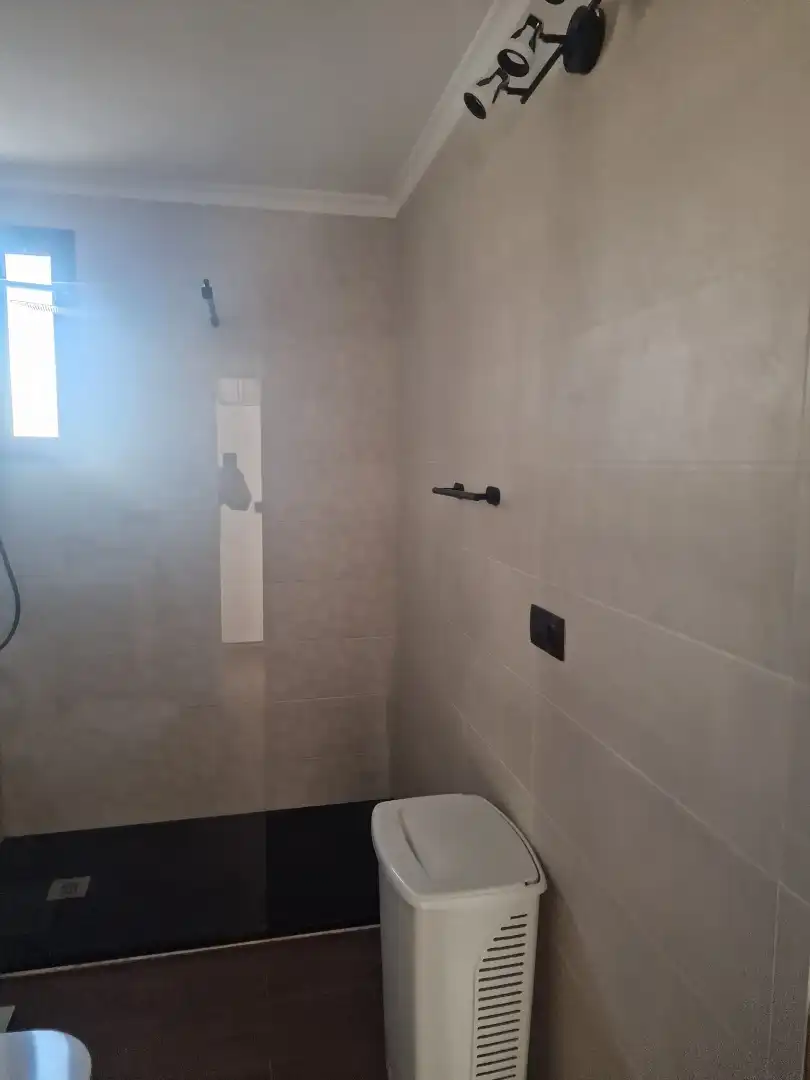 Einfamilien-Reihenhaus zur Miete in Calle Sierra Nevada, 9, Torremuelle Badezimmer von Einfamilien-Reihenhaus zur Miete in Benalmádena mit Heizung, Terrasse und Schwimmbad