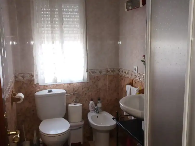 Baño de Piso de alquiler en Badajoz con Aire acondicionado, Calefacción y Parquet