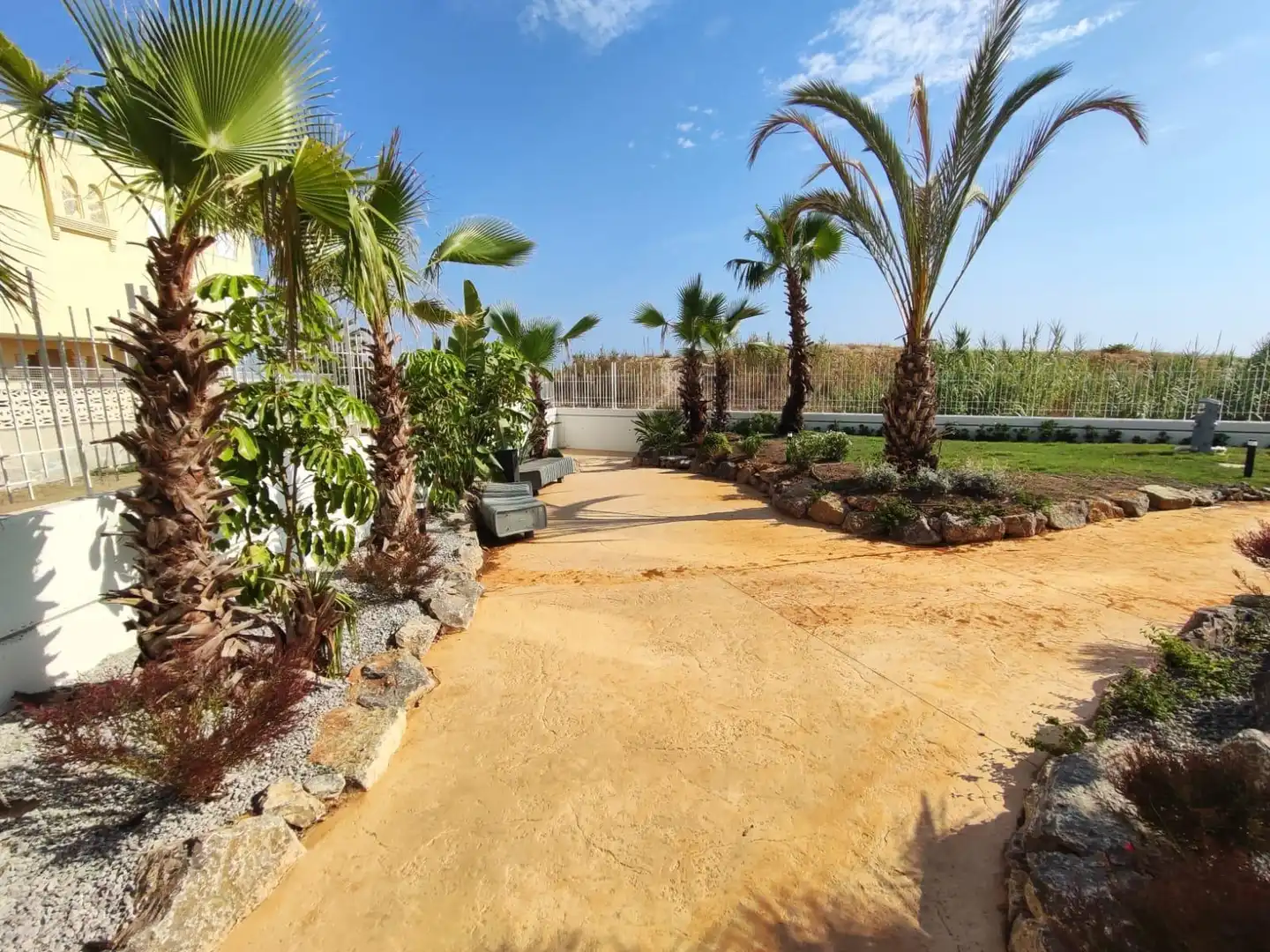 Piso en venta en Carrer Mar Jónica, 7, El Palmar - Los Molinos Terraza de Piso en venta en Dénia con Aire acondicionado, Calefacción y Jardín privado