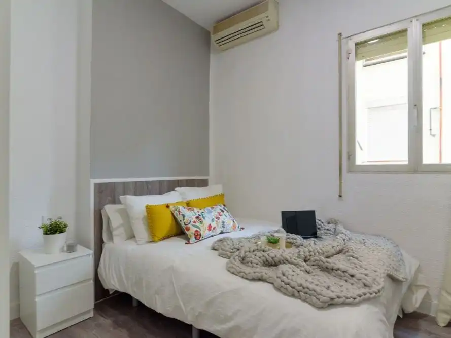 Room in Paseo de la Castellana, 12, Recoletos Bedroom of Flat for share in Madrid with Heating, Furnished and Community parking