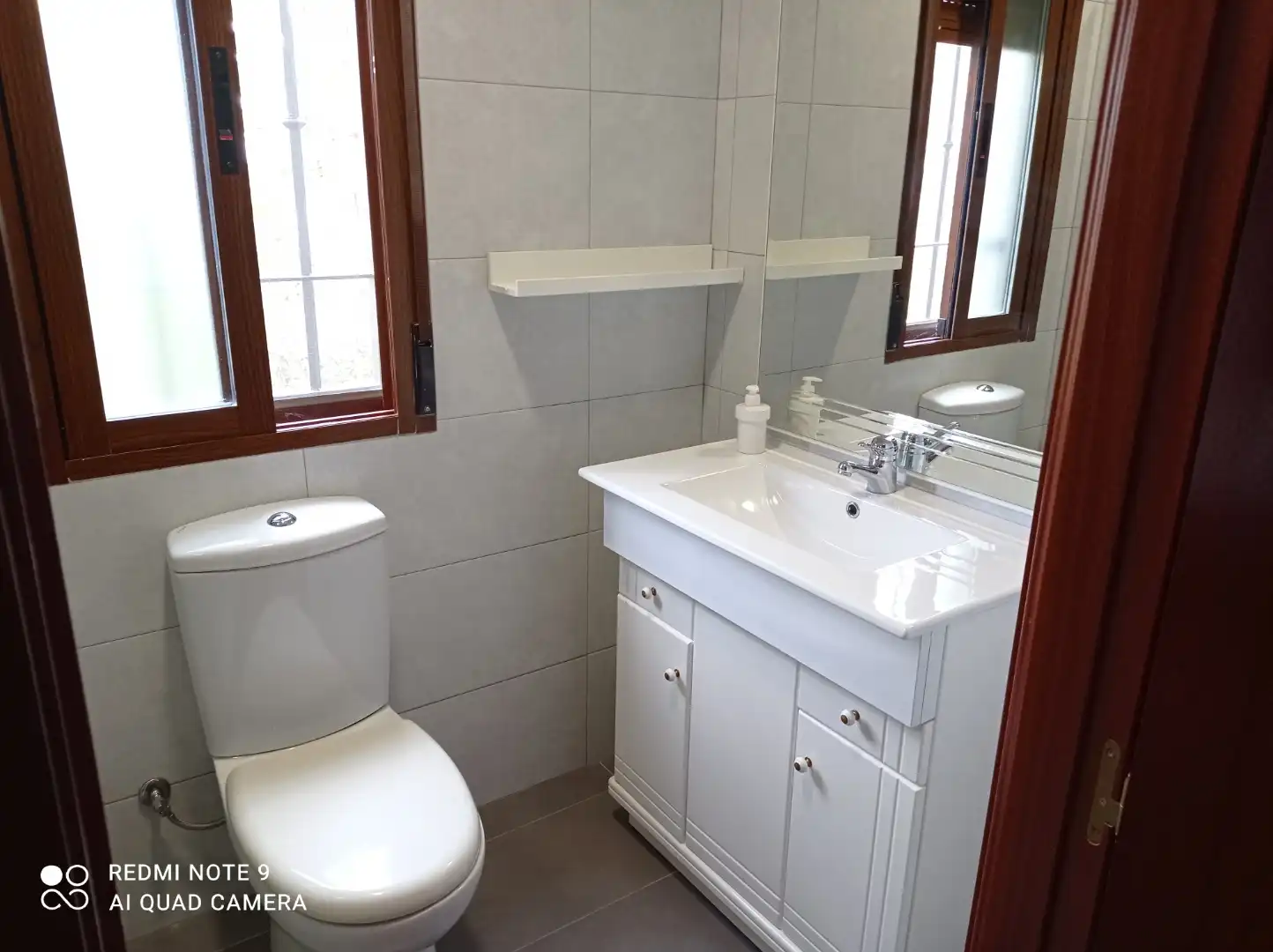 Baño de Finca rústica de alquiler en Alpujarra de la Sierra con Calefacción, Jardín privado y Terraza