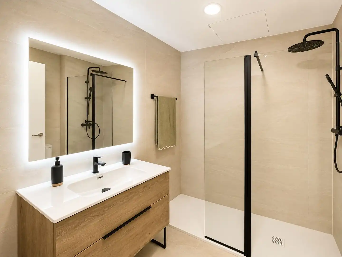 Loft de lloguer a Avenida del Cerro del Águila, 1, San Sebastián de los Reyes Bany de Loft de lloguer en San Sebastián de los Reyes amb Terrassa i Balcó