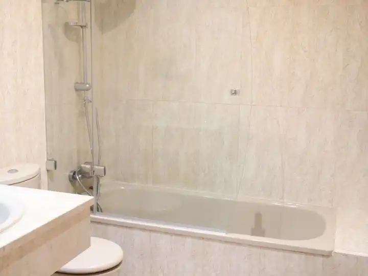 Badezimmer von Wohnung zum Verkauf in Madrid mit Heizung, Terrasse und Abstellraum