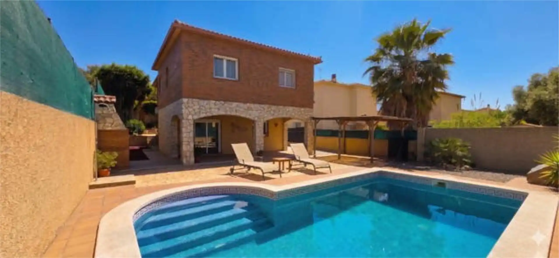 Vista exterior de Casa adosada en venta en El Vendrell con Terraza y Piscina