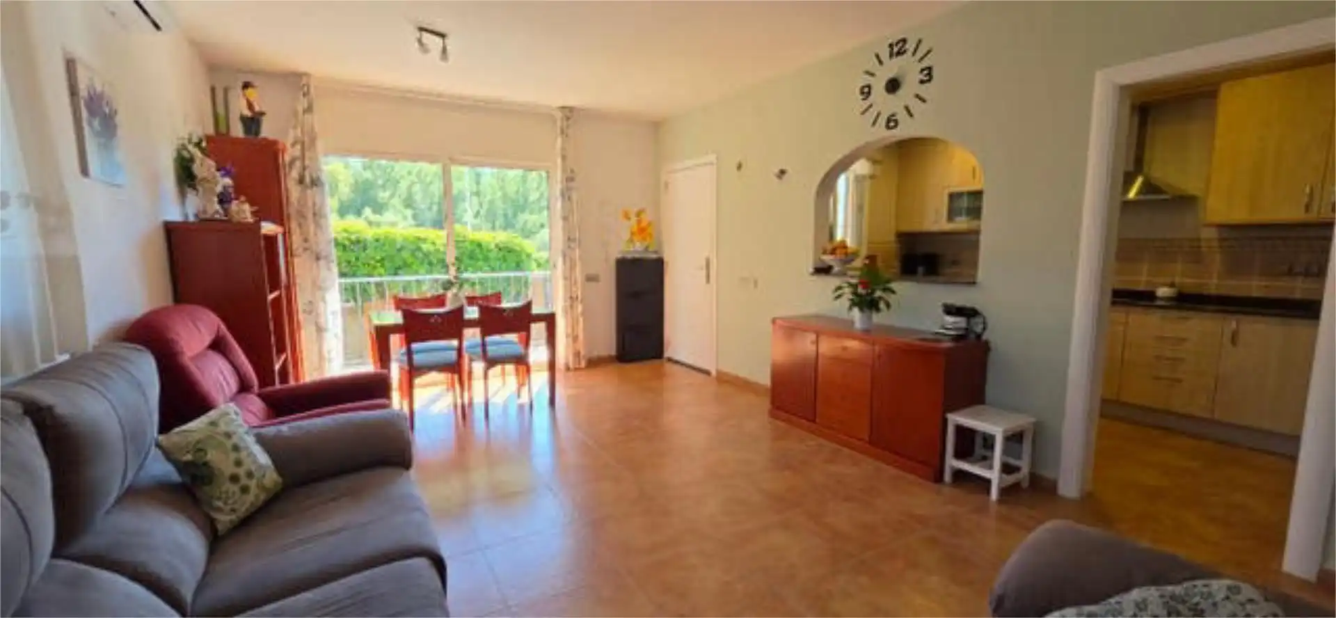 Sala de estar de Casa adosada en venta en El Vendrell con Terraza y Piscina