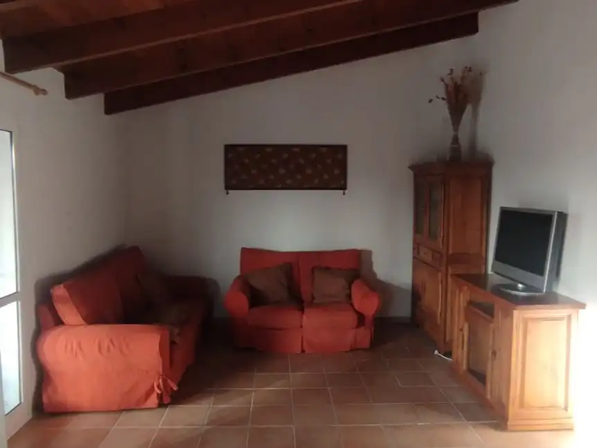 Finca rústica de alquiler en A-355, 15, Coín Sala de estar de Finca rústica de alquiler en Coín con Aire acondicionado, Calefacción y Jardín privado