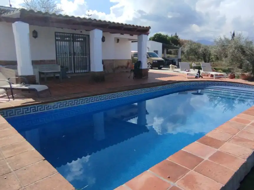 Finca rústica de alquiler en A-355, 15, Coín Piscina de Finca rústica de alquiler en Coín con Aire acondicionado, Calefacción y Jardín privado