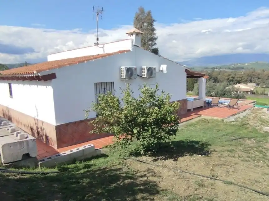Finca rústica de alquiler en A-355, 15, Coín Vista exterior de Finca rústica de alquiler en Coín con Aire acondicionado, Calefacción y Jardín privado