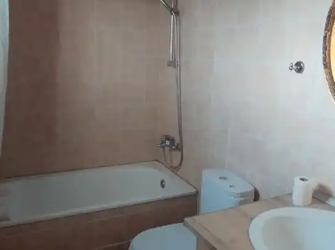 Finca rústica de alquiler en A-355, 15, Coín Baño de Finca rústica de alquiler en Coín con Aire acondicionado, Calefacción y Jardín privado