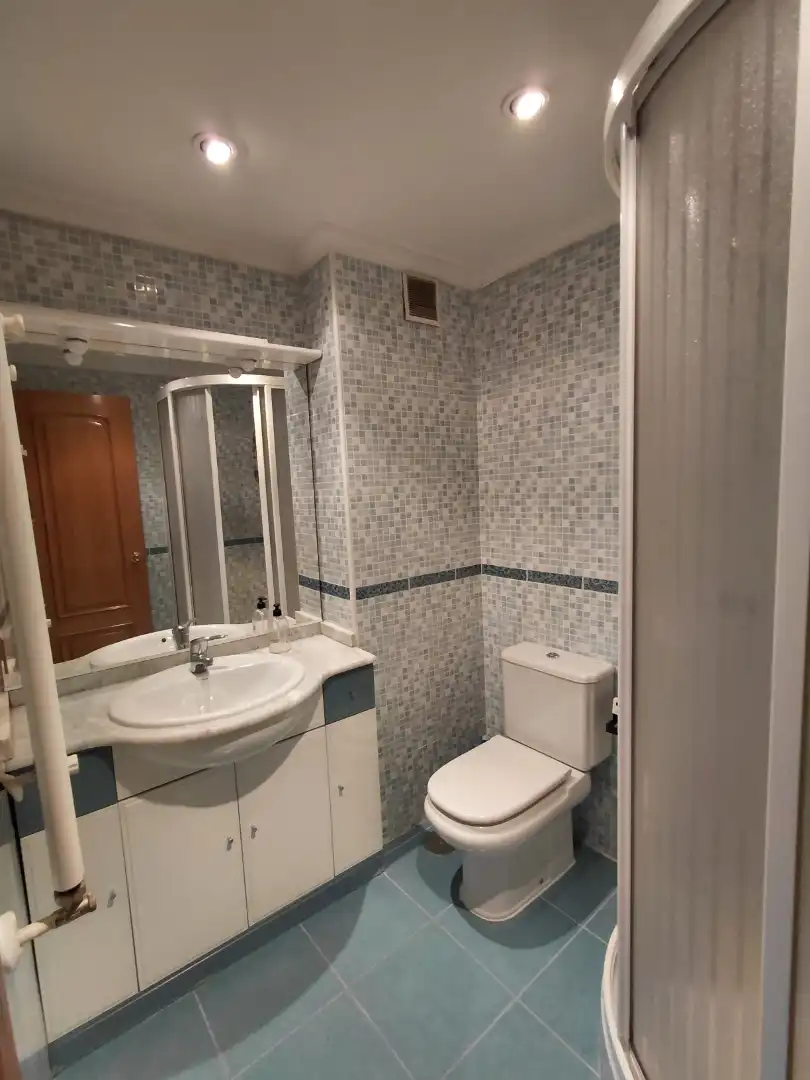 Badezimmer von Wohnung zum Verkauf in  Madrid Capital mit Klimaanlage