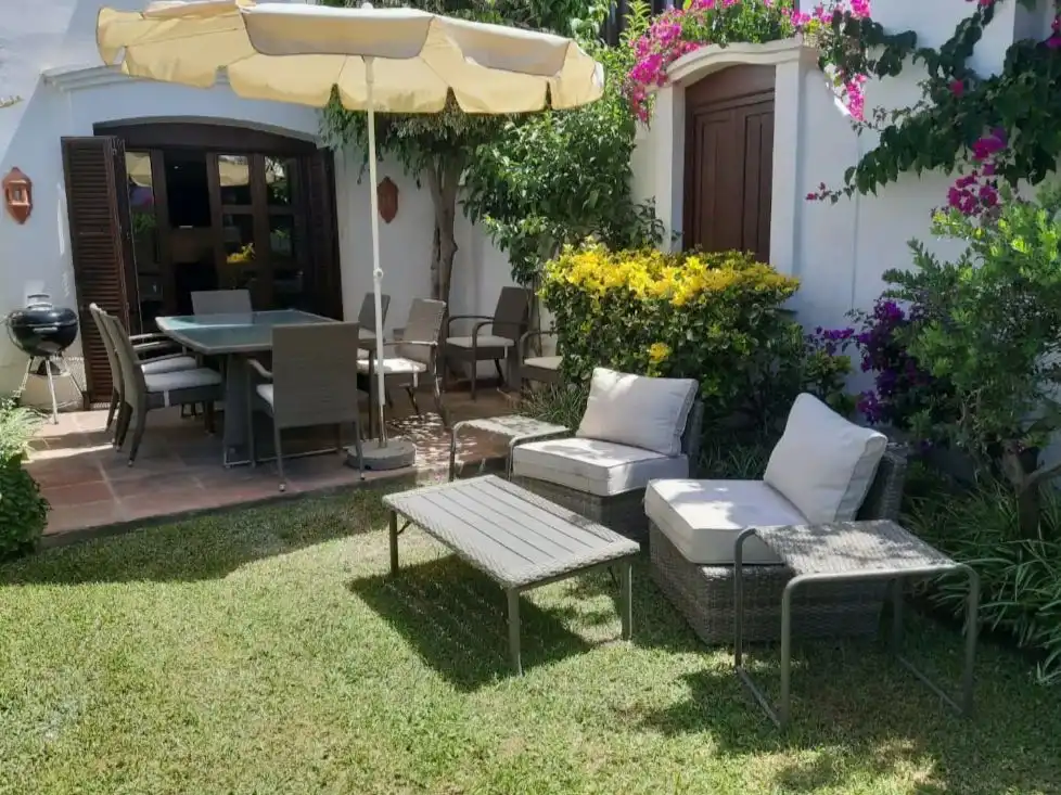 Einfamilien-Reihenhaus zum Verkauf in Calle Silvia, 1, Villacana - Costalita - Saladillo Terrasse von Einfamilien-Reihenhaus zum Verkauf in Estepona mit Klimaanlage, Heizung und Privatgarten