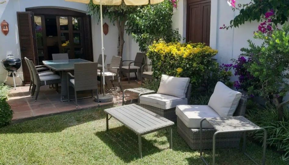 Einfamilien-Reihenhaus zum Verkauf in Calle Silvia, 1, Villacana - Costalita - Saladillo, Estepona - Bild 1 Foto 1 von Einfamilien-Reihenhaus zum Verkauf in Calle Silvia, 1, Villacana - Costalita - Saladillo, Estepona