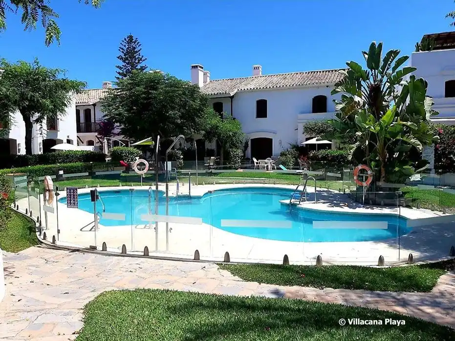 Einfamilien-Reihenhaus zum Verkauf in Calle Silvia, 1, Villacana - Costalita - Saladillo Schwimmbecken von Einfamilien-Reihenhaus zum Verkauf in Estepona mit Klimaanlage, Heizung und Privatgarten